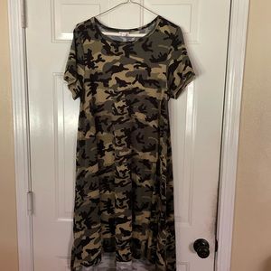 Medium Lularoe Carly